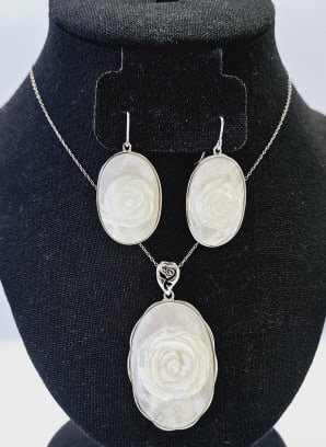 Silver Carved Mother of Pearl Necklace & Earrings Necklace and Earrings Weigh 26.6 Grams: Necklace and Earrings Weigh 26.6 Grams Total Necklace measures 22"