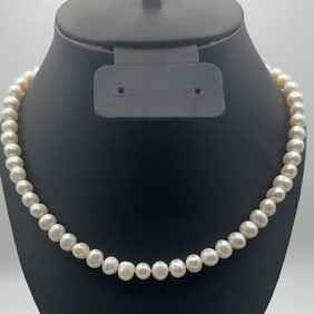 14k Gold Clasp Pearl Necklace Necklace Measures 18"