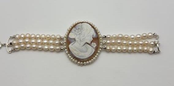 Vintage Sterling Silver Cameo Pearl Bracelet Bracelet Measures 8" Bracelet Weighs 40.6 Grams