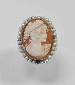 14K Carved Shell Cameo Pearl Halo Ring Italy Ring weighs 6.3 Grams Size 9.5