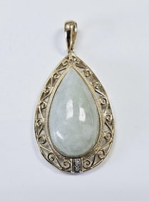 14K Yellow Gold Jade Diamond Accent Pendant Pendant weighs 8.1 Grams