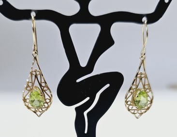 14K Yellow Gold & Natural Peridot Earrings Earrings weigh 1.8 Grams