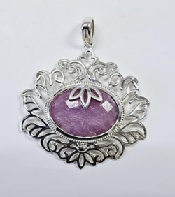 Sterling Silver Pink Sapphire Gemstone Pendant Pendant weighs 15.1 Grams