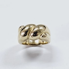 14K Yellow Gold Twist Ring Ring weighs 9.3 Grams Size 5.5