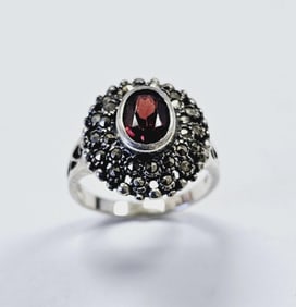 Sterling Silver Marcasite Oval Garnet Ring Ring weighs 5.2 Grams Size 8