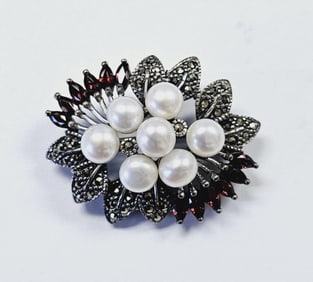 .925 Marcasite Garnet & Fresh Water Pearl Brooch Brooch weighs 13.3 Grams