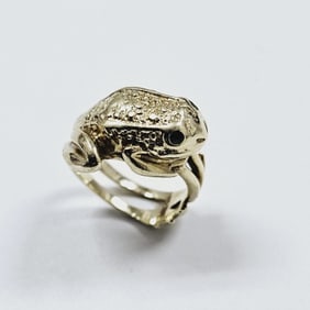14K Yellow Gold Emerald Eyes Frog Ring Ring weighs 8.1 Grams Size 5