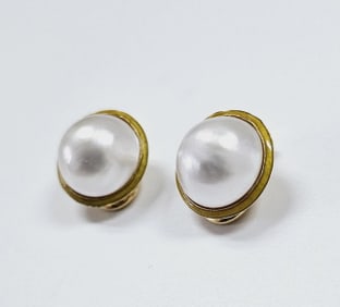 18K Yellow Gold Mabe Pearl Earrings Earrings weigh 11.8 Grams
