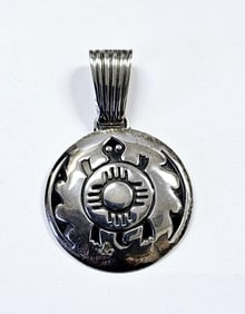 Sterling Silver Native American Turtle Pendant Pendant weighs 10.8 Grams
