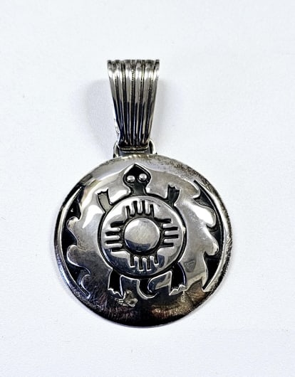 Sterling Silver Native American Turtle Pendant Pendant weighs 10.8 Grams: Pendant weighs 10.8 Grams