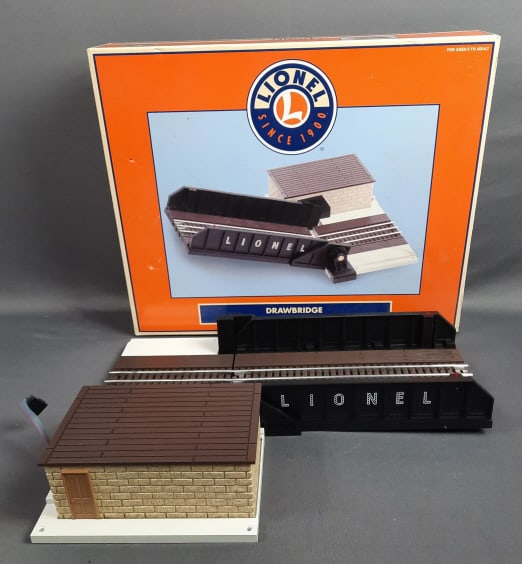 Lionel O Gauge Drawbridge 614173 with Box Untested. Please see images for details regarding: Untested. Please see images for details regarding condition.