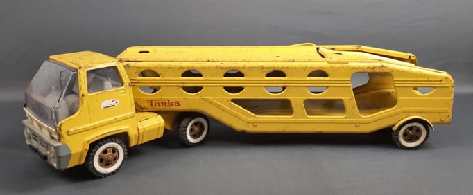 Vintage Tonka Car Hauler Windshield is cracked, missing back wheels. Please see images for details