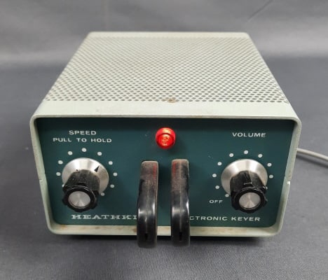 Vintage Heathkit Electronic Keyer HD1410 Powers on. Please see images for details regarding (1 of 6)