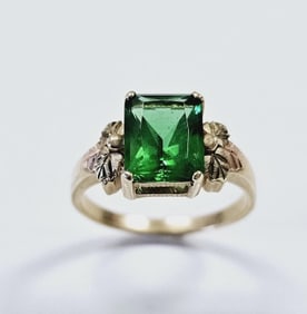 10K/12K Black Hills Gold Helenite Ring Ring weighs 5.9 Grams Size 9