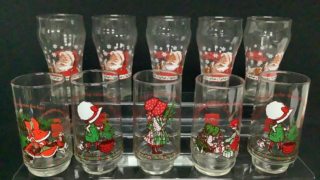 Vintage Holly Hobby & Santa Claus Coca-Cola Glasses (1 of 7)