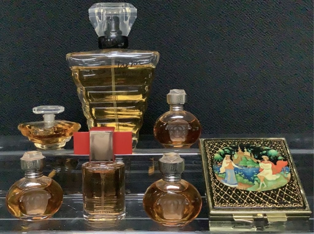 Versace Modern Muse & Tresor Perfume & Enamel Cover Mirror (1 of 8)