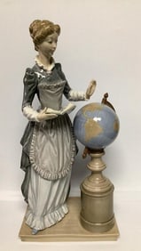 Lladro Daisa School Marm In good condition.