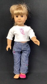 Pleasant Company Blonde American Girl Doll Her clothes are American Girl