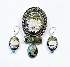 Amber Kahn Russell Bronze Sterling Waterlily Set Pendant and earrings weigh 49.2 Grams