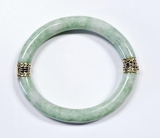 14K Yellow Gold Green Jade Bangle Bracelet Bracelet weighs 45.5 Grams