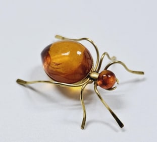 Vintage 6RK Soviet Honey Amber Insect Brooch Brooch weighs 5.9 Grams