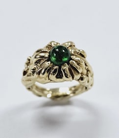 14K Yellow Gold Emerald Ring Ring weighs 11.7 Grams Size 4