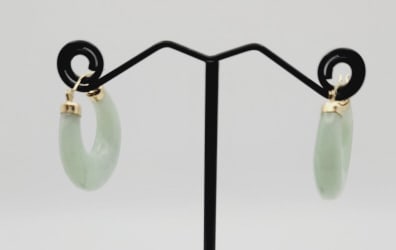 Vintage 14K Gold Green Jade Hoop Earrings Earrings Weigh 9.3 Grams (1 of 5)