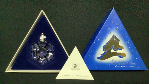 1994 Swarovski Crystal Annual Ornament & Box Measures 3" No chips or cracks