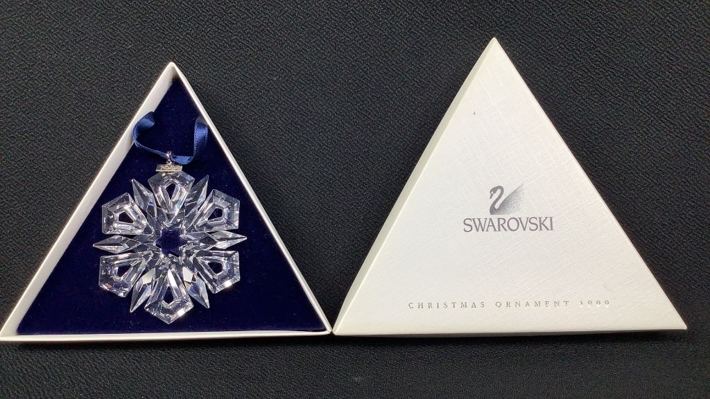 1999 Swarovski Crystal Annual Ornament & Box Measures 3" No chips or cracks (1 of 3)