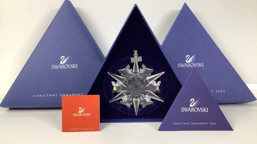 2002 Swarovski Crystal Annual Ornament & Box Measures 3" No chips or cracks