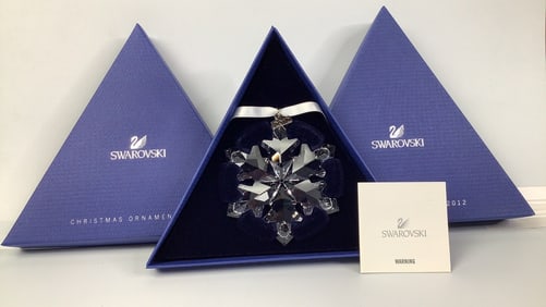 2012 Swarovski Crystal Annual Ornament & Box Measures 3" No chips or cracks