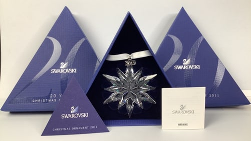 2011 Swarovski Crystal Annual Ornament & Box Measures 3" No chips or cracks