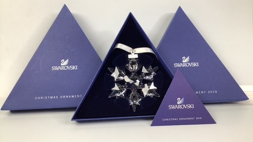 2010 Swarovski Crystal Annual Ornament & Box Measures 3" No chips or cracks