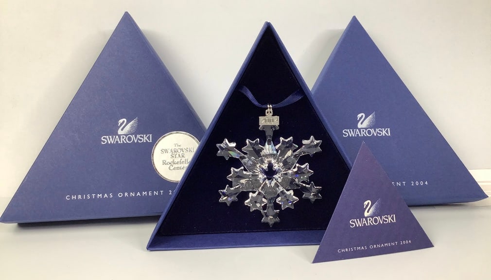 2004 Swarovski Crystal Rockefeller Center Star Annual Ornament &: Annual Ornament & Box Measures 3" No chips or cracks