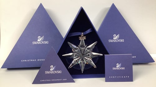 2009 Swarovski Crystal Annual Ornament & Box Measures 3" No chips or cracks