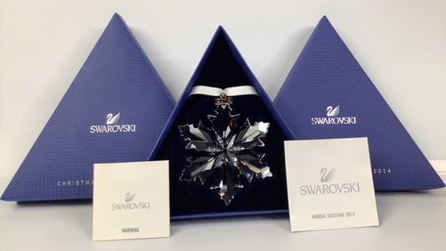 2014 Swarovski Crystal Annual Ornament & Box Measures 3" No chips or cracks