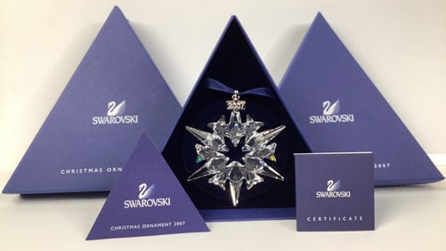 2007 Swarovski Crystal Annual Ornament & Box Measures 3" No chips or cracks