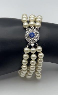 JBK Faux Pearl Silver Tone Bracelet Bracelet Measures: Bracelet Measures 7.5" Jacqueline Kennedy Collection She wore jewelry with grace, elegance and dignity. Now, Camrose & Kross has created gorgeous jewelry rendered from pieces hand picked by Jacqueline