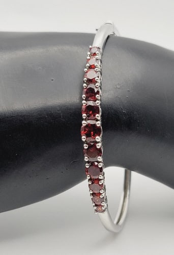 Sterling Silver Graduated Garnet Bracelet Bracelet Measures 6"  Bracelet Weighs 12.4 Grams (1 of 8)