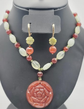 14k Gold Clasp Carnelian and Jade Set Necklace Measures 17" (1 of 9)