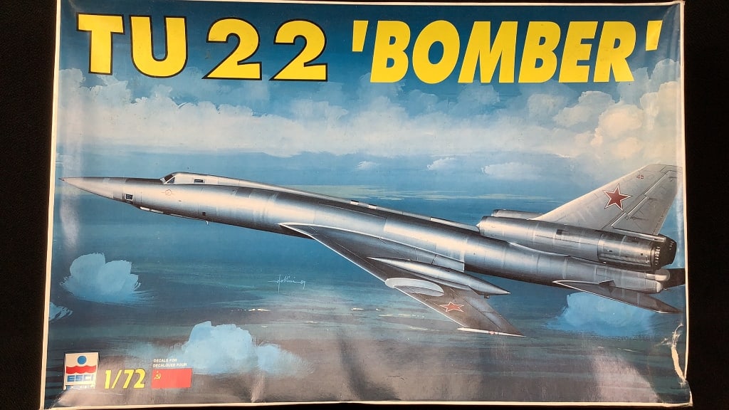 ESCI TU 22 Bomber Model #9100 1:72 Contents not: Contents not inspected Box is rough Please see images for details regarding condition.
