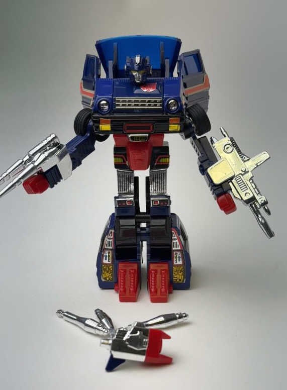 Vintage G1 Transformers Skids Complete Includes both guns, shooter and three missiles. (1 of 10)