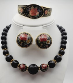 Vintage Black Gold Tone Rose Set Necklace Measures 16.5"  Bracelet Measures 5"