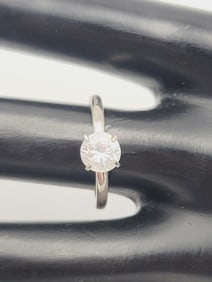 Sterling Silver CZ Ring Ring Weighs 2.1 Grams  Size 7