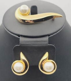 Vintage Gold Tone Faux Pearl Brooch & Earrings Vintage Gold Tone Faux Pearl Brooch & Earrings