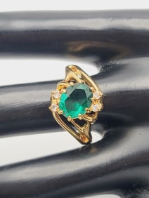 14K Gold Plated Green Glass Stone Ring Ring Weighs 5.2 Grams  Size 9