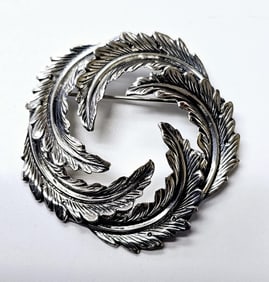 Beau Signed Sterling Silver Wreath Brooch Brooch weighs 8.6 Grams