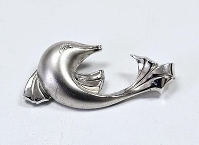 Wells Signed Sterling Silver Dolphin Brooch Brooch weighs 5.5 Grams