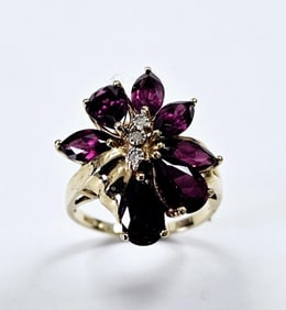 14K Garnet & Diamond Accent Ring Ring weighs 5.5 Grams Size 7.5