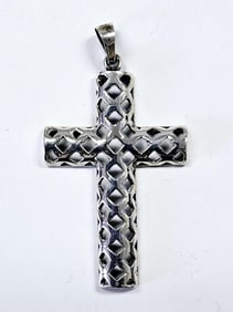 Sterling Silver Cross Pendant Pendant weighs 9.4 Grams
